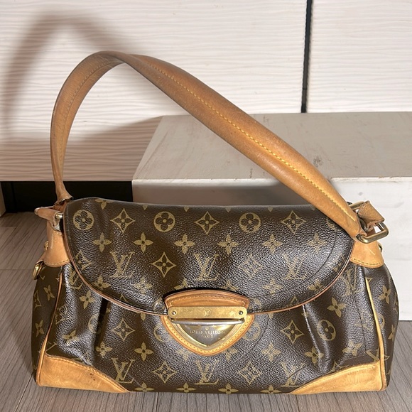 Louis Vuitton Beverly MM Flap Hobo - Picture 1 of 15